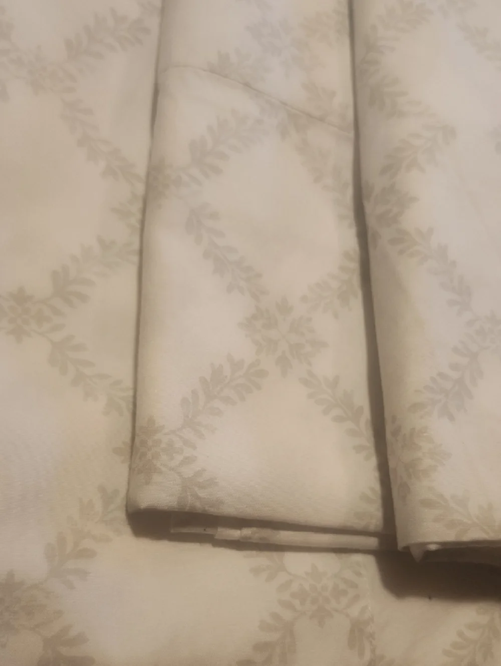 Signature Hemmed Sheet Set — Light Gray Floral - Picture 4 of 9